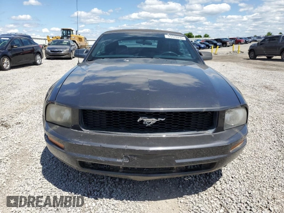 2007 Ford Mustang Deluxe z VIN 1ZVHT84N775320604, wystawiony jako Copart lot #55970295 z przebiegiem 164 642 mil mil oraz Szkoda całkowita • Salvage title. Historia ofert i sprzedaży dostępna na DreamBid. Obrazek 5.