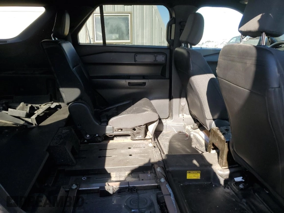 2021 Ford Police Interceptor Utility z VIN 1FM5K8AB5MGA42378, wystawiony jako Copart lot #83515294 z przebiegiem 84 494 mil mil oraz Szkody całkowita. Historia ofert i sprzedaży dostępna na DreamBid. Obrazek 11.