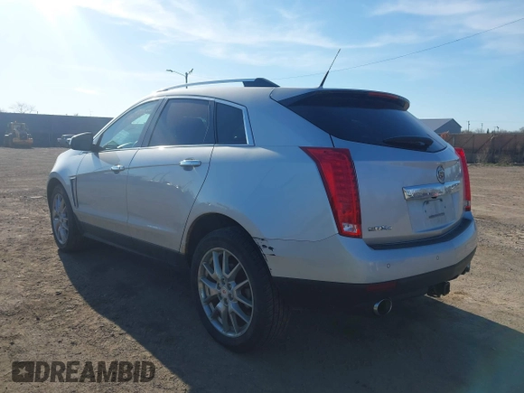 2013 Cadillac SRX Performance Collection z VIN 3GYFNHE33DS540108, wystawiony jako IAAI lot #42061957 z przebiegiem 182 797 mil mil oraz . Historia ofert i sprzedaży dostępna na DreamBid. Obrazek 3.
