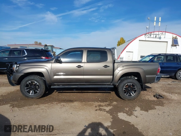 2014 Toyota Tacoma with VIN 3TMLU4EN3EM143882, listed as a IAAI auction lot 40657975 with 125,008 mi miles. Bid and sale history available at carsss.com. Image 14.