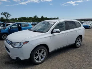 2014 Mitsubishi Outlander SE with VIN JA4AZ3A38EZ005268, listed as a Copart auction lot 64371025 with 174,418 mi miles and Clean title. Bid and sale history available at DreamBid. Image 1.