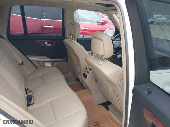 2012 Mercedes-Benz GLK-Class GLK 350 with VIN WDCGG8HB9CF829305, listed as a IAAI auction lot 40763290 with 111,239 mi miles. Bid and sale history available at carsss.com. Image 8.