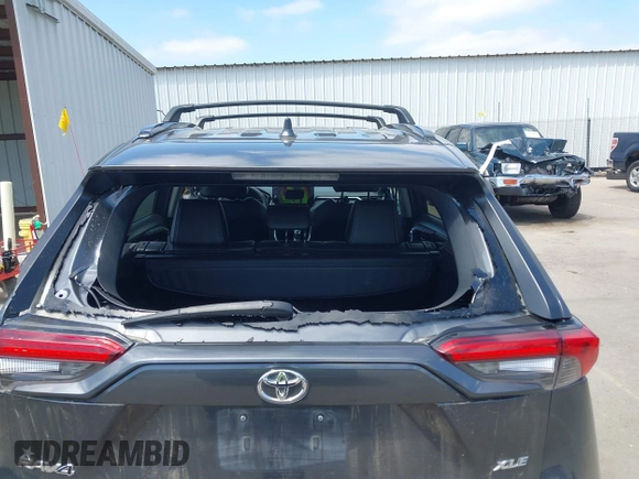 2023 Toyota RAV4 XLE Premium z VIN 2T3C1RFV4PW274552, wystawiony jako IAAI lot #42105989 z przebiegiem 37 301 mil mil oraz . Historia ofert i sprzedaży dostępna na DreamBid. Obrazek 6.