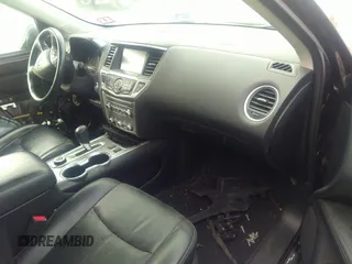 2019 Nissan Pathfinder S z VIN 5N1DR2MM3KC595925, wystawiony jako IAAI lot #40281309 z przebiegiem 58 193 mil mil oraz . Historia ofert i sprzedaży dostępna na DreamBid. Obrazek 5.