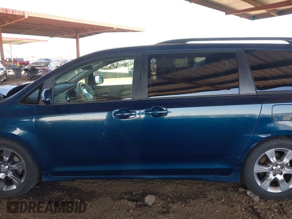 2012 Toyota Sienna SE with VIN 5TDXK3DC0CS264643, listed as a IAAI auction lot 42004082 with 118,675 mi miles. Bid and sale history available at carsss.com. Image 14.