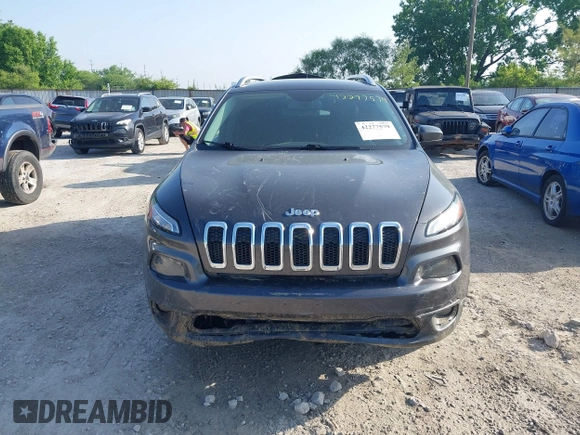 2017 Jeep Cherokee Latitude z VIN 1C4PJMCB7HW501797, wystawiony jako IAAI lot #42277579 z przebiegiem 107 639 mil mil oraz . Historia ofert i sprzedaży dostępna na DreamBid. Obrazek 12.