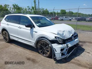 2021 Volkswagen Tiguan SE z VIN 3VV3B7AX9MM001096, wystawiony jako IAAI lot #42221704 z przebiegiem 86 979 mil mil oraz . Historia ofert i sprzedaży dostępna na DreamBid. Obrazek 1.