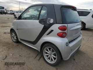 2015 Smart fortwo Passion с VIN WMEEJ9AA1FK831357, выставлен на аукционе Copart как лот 87001564 с пробегом Не указан миль и Списание • Salvage title. История ставок и продаж доступна на DreamBid. Изображение 2.