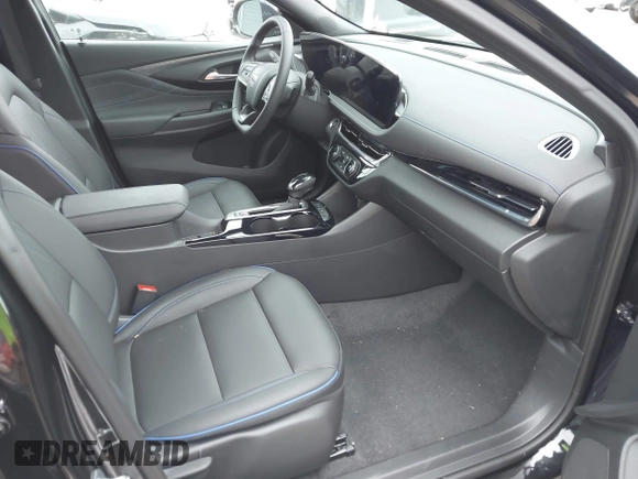 2025 Buick Envista Sport Touring with VIN KL47LBEPXSB032964, listed as a IAAI auction lot 41253381 with 889 mi miles and . Bid and sale history available at DreamBid. Image 5.