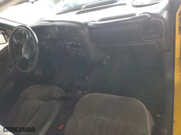 2002 Chevrolet S-10 LS with VIN 1GCCS19WX28256221, listed as a Copart auction lot 88907745 with 0 mi miles and Salvage Title. Bid and sale history available at carsss.com. Image 8.