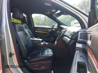 2017 Ford Explorer Platinum с VIN 1FM5K8HT6HGD17843, выставлен на аукционе IAAI как лот 42389653 с пробегом 135 820 миль миль и . История ставок и продаж доступна на DreamBid. Изображение 5.