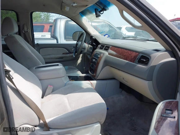 2007 Chevrolet Suburban LT with VIN 1GNFC16017R254537, listed as a IAAI auction lot 41875462 with 150,579 mi miles. Bid and sale history available at carsss.com. Image 5.