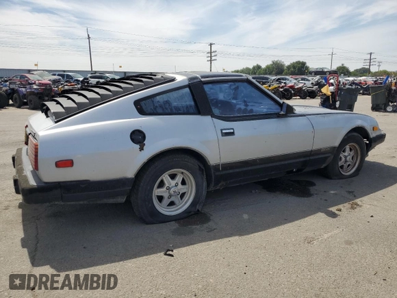 1982 Datsun 280ZX z VIN JN1HZ04SXCX448748, wystawiony jako Copart lot #87670125 z przebiegiem 136 264 mil mil oraz Szkody całkowita. Historia ofert i sprzedaży dostępna na DreamBid. Obrazek 3.
