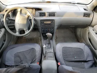 2001 Toyota Camry CE z VIN 4T1BG22K71U045151, wystawiony jako Copart lot #58041405 z przebiegiem 170 270 mil mil oraz Czysty tytuł • Clean title. Historia ofert i sprzedaży dostępna na DreamBid. Obrazek 8.