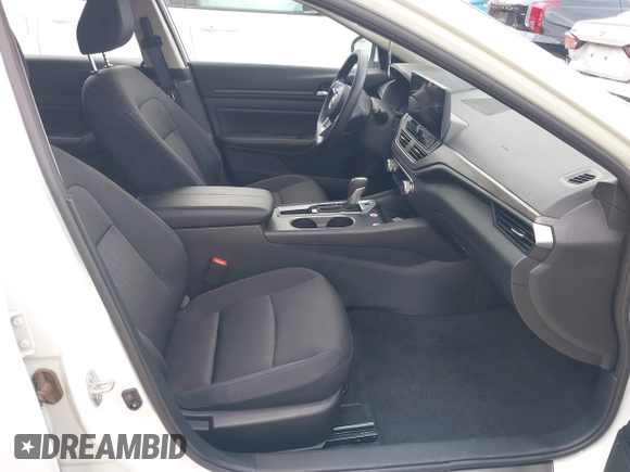 2025 Nissan Altima SV z VIN 1N4BL4DV8SN364434, wystawiony jako IAAI lot #42532928 z przebiegiem 14 521 mil mil oraz . Historia ofert i sprzedaży dostępna na DreamBid. Obrazek 5.