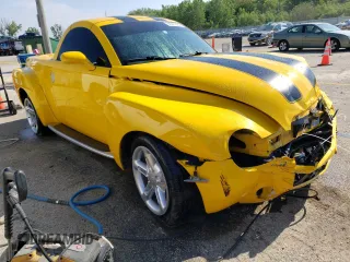 2004 Chevrolet SSR LS z VIN 1GCES14PX4B105667, wystawiony jako Copart lot #58277894 z przebiegiem 88 464 mil mil oraz Szkody całkowita. Historia ofert i sprzedaży dostępna na DreamBid. Obrazek 4.