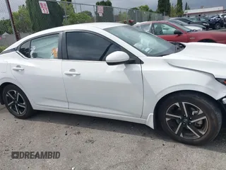 2024 Nissan Sentra SV z VIN 3N1AB8CV6RY326752, wystawiony jako IAAI lot #42368521 z przebiegiem 17 348 mil mil oraz . Historia ofert i sprzedaży dostępna na DreamBid. Obrazek 13.