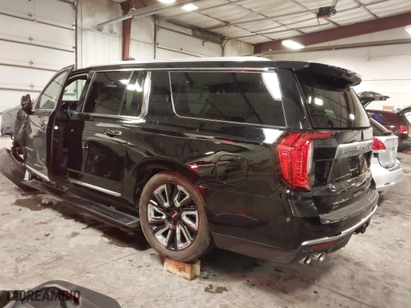 2021 GMC Yukon XL Denali with VIN 1GKS2JKL3MR149850, listed as a IAAI auction lot 41588274 with 77,181 mi miles. Bid and sale history available at carsss.com. Image 3.