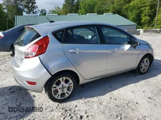 2015 Ford Fiesta SE z VIN 3FADP4EJ3FM115449, wystawiony jako Copart lot #57408015 z przebiegiem 175 083 mil mil oraz Czysty tytuł • Clean title. Historia ofert i sprzedaży dostępna na DreamBid. Obrazek 3.