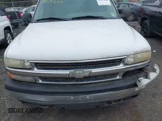 2000 Chevrolet Suburban LT with VIN 3GNFK16T7YG222237, listed as a IAAI auction lot 41613604 with 258,537 mi miles. Bid and sale history available at carsss.com. Image 6.