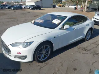 2013 Tesla Model S with VIN 5YJSA1CN1DFP22331, listed as a IAAI auction lot 40485382 with 110371 miles. Bid and sale history available at carsss.com. Image 21.