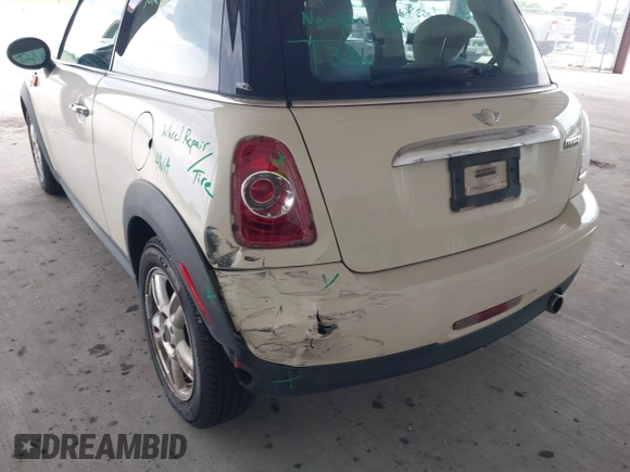 2011 MINI Hardtop with VIN WMWSU3C52BT091664, listed as a IAAI auction lot 42427367 with 110,488 mi miles and . Bid and sale history available at DreamBid. Image 6.