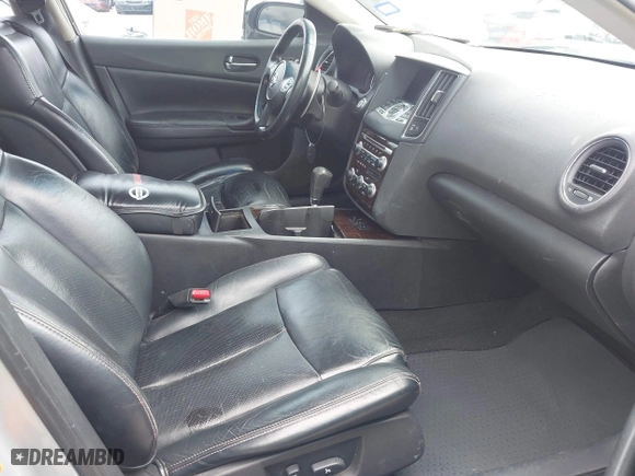 2009 Nissan Maxima 3.5 SV w/Sport Pkg with VIN 1N4AA51E49C803825, listed as a IAAI auction lot 42023733 with 291,039 mi miles. Bid and sale history available at carsss.com. Image 5.