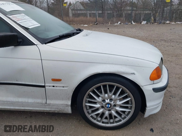 2000 BMW 3 Series 328i with VIN WBAAM5341YFR20178, listed as a IAAI auction lot 41477979 with 151,328 mi miles. Bid and sale history available at carsss.com. Image 12.