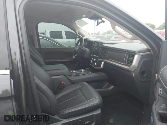 2024 Ford Expedition XLT with VIN 1FMJU1J81REA43051, listed as a IAAI auction lot 41932149 with 26,715 mi miles. Bid and sale history available at carsss.com. Image 5.