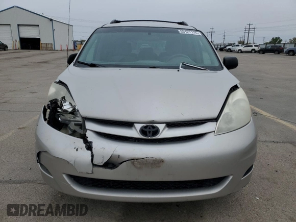 2008 Toyota Sienna CE z VIN 5TDZK23C08S204745, wystawiony jako Copart lot #55127115 z przebiegiem 241 118 mil mil oraz Szkoda całkowita • Salvage title. Historia ofert i sprzedaży dostępna na DreamBid. Obrazek 5.