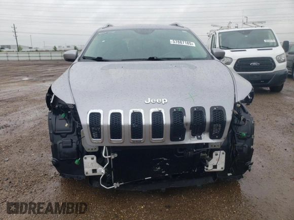 2017 Jeep Cherokee Latitude z VIN 1C4PJLCB3HW535908, wystawiony jako Copart lot #57887185 z przebiegiem 79 782 mil mil oraz Szkoda całkowita • Salvage title. Historia ofert i sprzedaży dostępna na DreamBid. Obrazek 5.