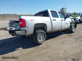 2010 Chevrolet Silverado 1500 LS with VIN 3GCRKREA3AG205283, listed as a IAAI auction lot 41757424 with 1 mi miles. Bid and sale history available at carsss.com. Image 4.