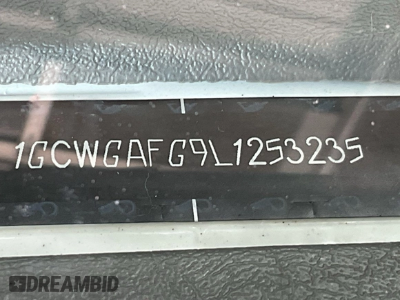 2020 Chevrolet Express Cargo z VIN 1GCWGAFG9L1253235, wystawiony jako IAAI lot #42580142 z przebiegiem 77 857 mil mil oraz . Historia ofert i sprzedaży dostępna na DreamBid. Obrazek 35.