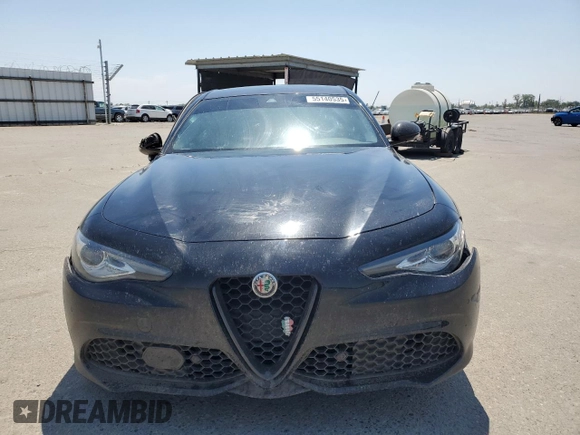 2018 Alfa Romeo Giulia Ti Sport z VIN ZARFAECN7J7588845, wystawiony jako Copart lot #55140535 z przebiegiem Nie podano mil oraz Szkoda całkowita • Salvage title. Historia ofert i sprzedaży dostępna na DreamBid. Obrazek 5.