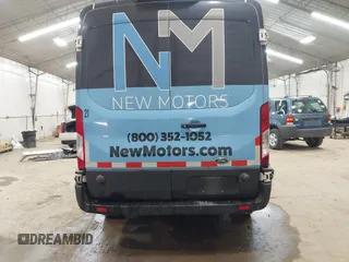 2019 Ford Transit z VIN 1FTYR2CM0KKB66383, wystawiony jako IAAI lot #42098606 z przebiegiem 325 657 mil mil oraz . Historia ofert i sprzedaży dostępna na DreamBid. Obrazek 16.