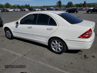 2004 Mercedes-Benz C 240 with VIN WDBRF61J84A607911, listed as a Copart auction lot 59142465 with 180,572 mi miles and Salvage title. Bid and sale history available at DreamBid. Image 2.