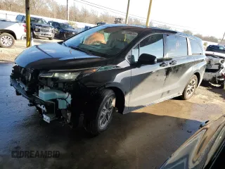 2024 Toyota Sienna LE with VIN 5TDKRKEC5RS188926, listed as a Copart auction lot 46817365 with 29,761 mi miles and Clean Title. Bid and sale history available at carsss.com. Image 1.