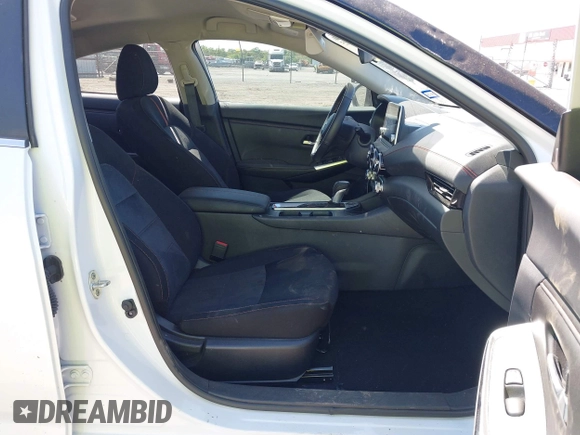 2024 Nissan Sentra SR with VIN 3N1AB8DV7RY361640, listed as a IAAI auction lot 42032715 with 9,494 mi miles and . Bid and sale history available at DreamBid. Image 5.