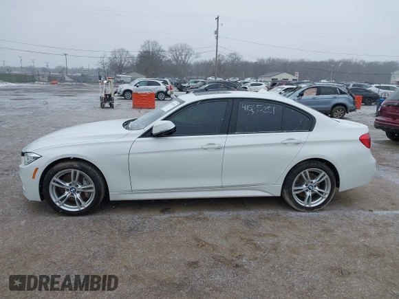 2018 BMW 3 Series 330i xDrive z VIN WBA8D9C51JEM33833, wystawiony jako IAAI lot #41565351 z przebiegiem 31 729 mil mil oraz . Historia ofert i sprzedaży dostępna na DreamBid. Obrazek 15.