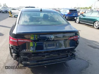2024 Volkswagen Jetta S z VIN 3VW5M7BUXRM080630, wystawiony jako IAAI lot #42223967 z przebiegiem 35 103 mil mil oraz . Historia ofert i sprzedaży dostępna na DreamBid. Obrazek 17.