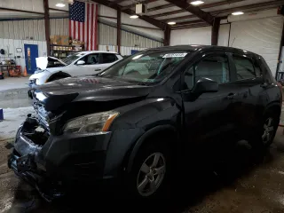 2016 Chevrolet Trax LS z VIN 3GNCJNSB6GL216980, wystawiony jako Copart lot #48351415 z przebiegiem 131 855 mil mil oraz Szkoda całkowita • Salvage title. Historia ofert i sprzedaży dostępna na DreamBid. Obrazek 1.