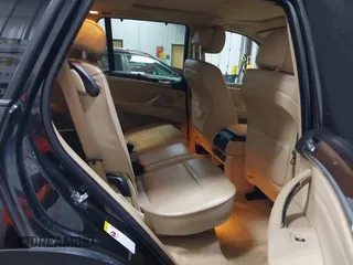 2008 BMW X5 3.0si with VIN 5UXFE43528L001685, listed as a IAAI auction lot 41890395 with 189,724 mi miles. Bid and sale history available at carsss.com. Image 8.
