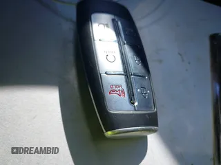2025 Genesis GV70 2.5T z VIN KMUMADTB3SU178075, wystawiony jako IAAI lot #40492029 z przebiegiem 4 399 mil mil oraz . Historia ofert i sprzedaży dostępna na DreamBid. Obrazek 11.