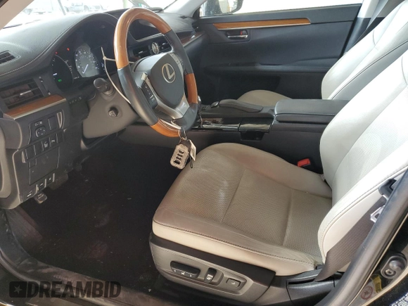 2013 Lexus ES 300h z VIN JTHBW1GG0D2015445, wystawiony jako Copart lot #56705365 z przebiegiem 118 446 mil mil oraz Szkoda całkowita • Salvage title. Historia ofert i sprzedaży dostępna na DreamBid. Obrazek 7.