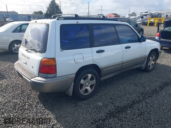 1999 Subaru Forester S with VIN JF1SF6554XH729909, listed as a IAAI auction lot 41722160 with 175,850 mi miles. Bid and sale history available at carsss.com. Image 4.
