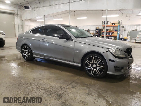 2013 Mercedes-Benz C 250 z VIN WDDGJ4HB6DF991593, wystawiony jako Copart lot #55407055 z przebiegiem 144 598 mil mil oraz Szkoda całkowita • Salvage title. Historia ofert i sprzedaży dostępna na DreamBid. Obrazek 4.