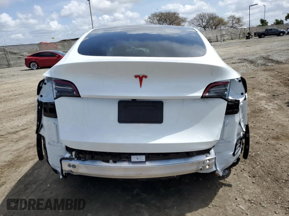 2024 Tesla Model Y z VIN 7SAYGDED4RF054565, wystawiony jako Copart lot #51188065 z przebiegiem 10 540 mil mil oraz Szkoda całkowita • Salvage title. Historia ofert i sprzedaży dostępna na DreamBid. Obrazek 6.