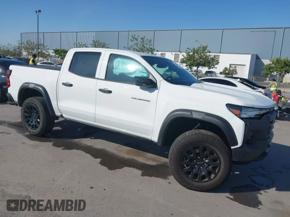 2024 Chevrolet Colorado 4WD Trail Boss z VIN 1GCPTEEK5R1117187, wystawiony jako IAAI lot #42355825 z przebiegiem 10 837 mil mil oraz . Historia ofert i sprzedaży dostępna na DreamBid. Obrazek 1.
