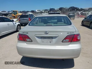 2002 Lexus ES 300 with VIN JTHBF30G820060132, listed as a IAAI auction lot 42021953 with 167,763 mi miles. Bid and sale history available at carsss.com. Image 17.