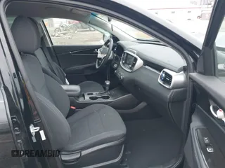 2019 Kia Sorento LX with VIN 5XYPG4A35KG491026, listed as a IAAI auction lot 41453463 with 129,709 mi miles. Bid and sale history available at carsss.com. Image 5.